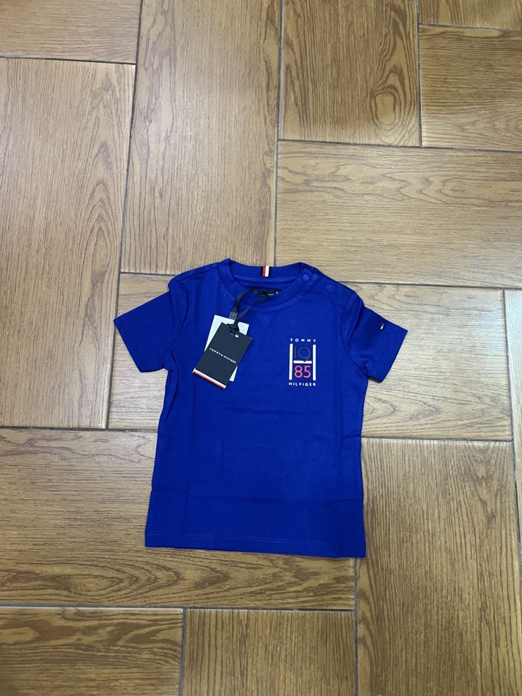 T-shirt manica corta Tommy Hilfiger per bambino taglia 18 Mesi image 1